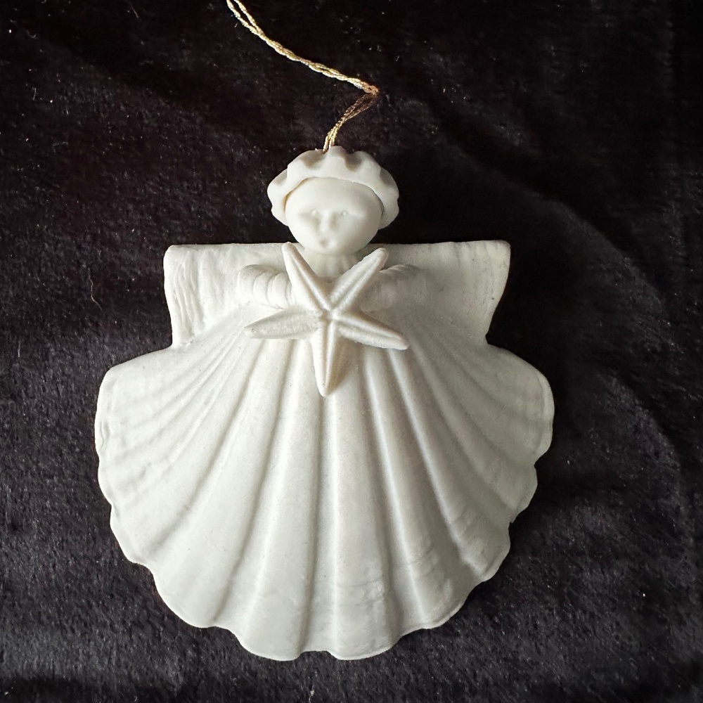 Vintage 1982 porcelain bisque Shell Angel ornament